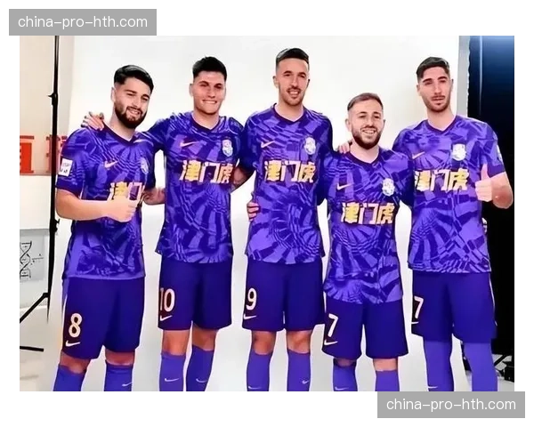 大连英博引进斯坦丘：补强中场实力，疯狂球市成保级助力